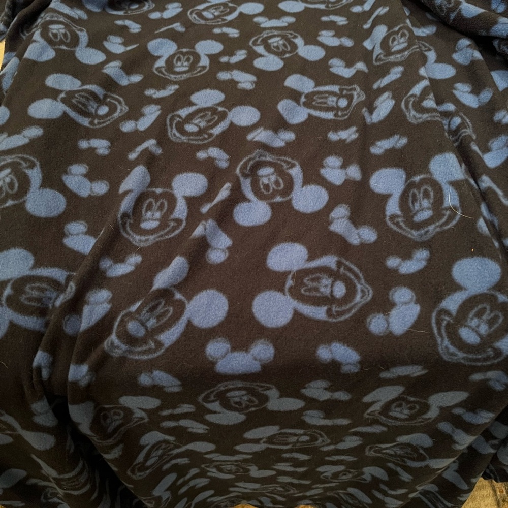 Walt Disney World, Mickey Mouse blanket with sleeves,  put on from the front